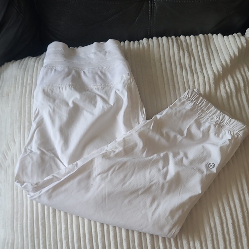 Lululemon Athletica Classic White Studio Crops Lined